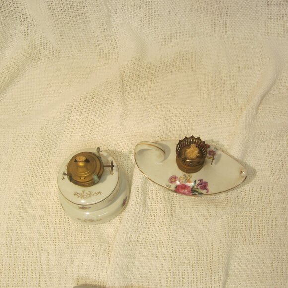 VTG 50'S MINIATURE SET OF PORCELAIN HURRICANE LAMPS W/FLORAL MOTIF - Picture 2 of 7